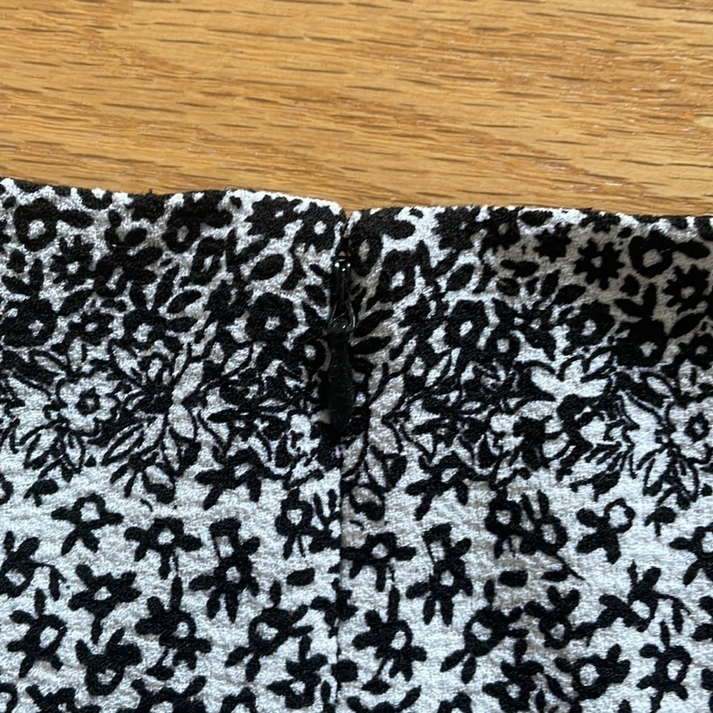 𝅺club MONACO Long Sleeve Dress Round Neck Black/White Floral Print - 00/XXS - Picture 7 of 8